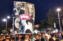 FOTO, VIDEO: Održan protest ispred televizije Pink