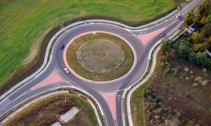 Pravila u kružnom toku u Grčkoj malo drugačija nego u Srbiji