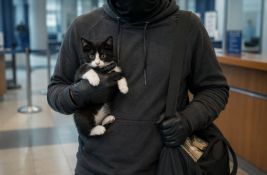 Ukrao mače, pa sa njim krenuo u pljačku banke