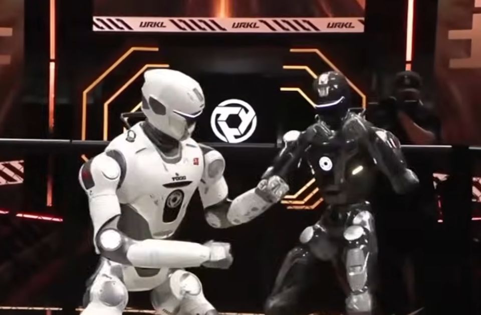 VIDEO Prvo svetsko takmičenje u borbi humanoidnih robota: Borili se i kad su im otpali delovi