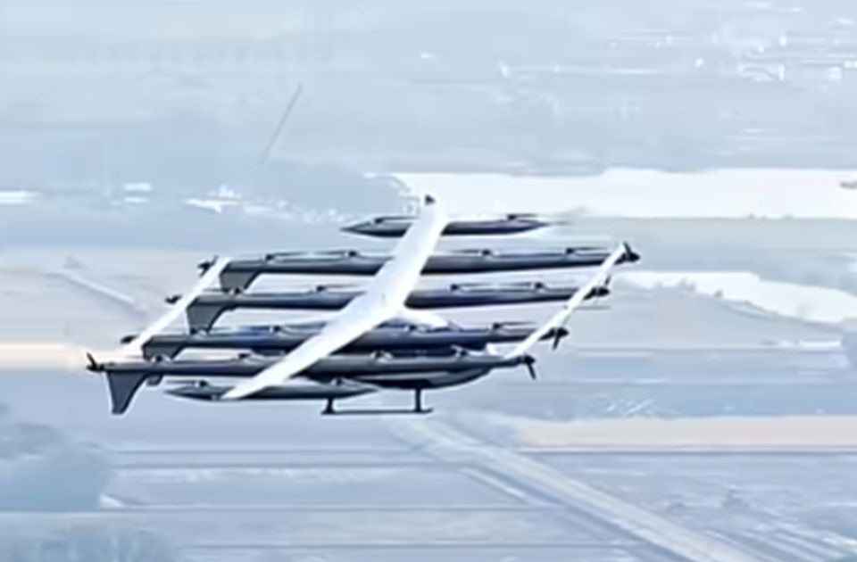 VIDEO: Ogromni leteći taksi za 10 osoba prošao prvi probni let u Kini