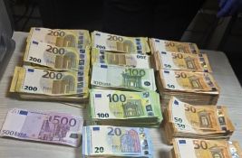 Iz Srbije u Crnu Goru pokušao da prenese 220.000 evra