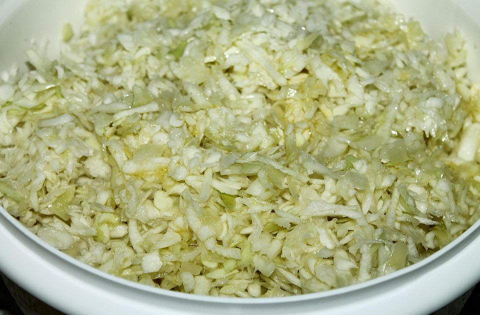Kupus salata biće mnogo ukusnija uz dva jednostavna dodatka