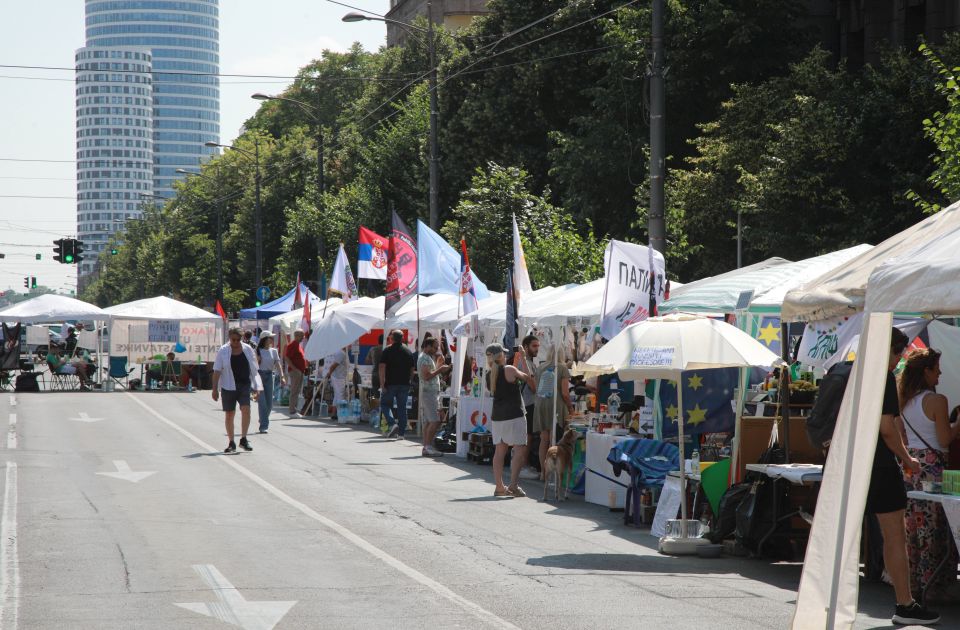 Sedmi dan protesta i blokade ispred Vlade Srbije: 