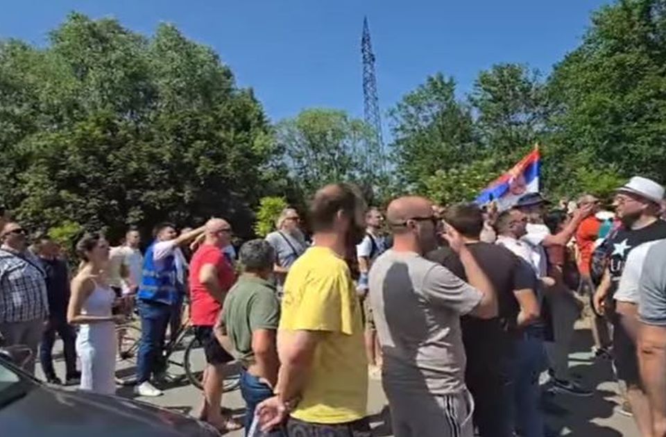Todorović sa liste "Ujedinjeni za Kosjerić": "Zaticali smo ljude sa duplim biračkim spiskovima" Todorović sa liste "Ujedinjeni za Kosjerić": "Zaticali smo ljude sa duplim biračkim spiskovima"