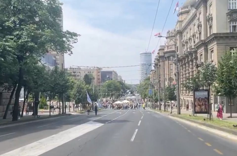 VIDEO Počeo protest Pobunjenog univerziteta: Blokirana raskrsnica ispred Vlade Srbije