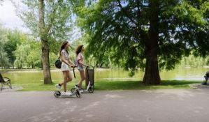 Kraljevo prvi grad u Srbiji koji je uveo novčane kazne za vožnju električnih trotineta u pešačkoj zoni