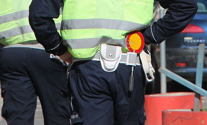 FOTO: Kažnjen jer je policajcu na pitanje 