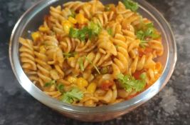 VIDEO Jednostavno i brzo: Integralna pasta sa povrćem 