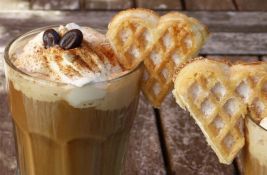 VIDEO: Vanila kafa sa bademovim mlekom i cimetom