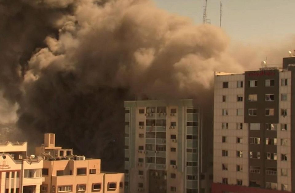 VIDEO: Srušena zgrada u kojoj su redakcije AP i Al Džazire u Gazi