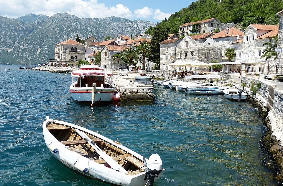 Od danas u Crnoj Gori za turiste besplatan PCR test i lečenje od korone