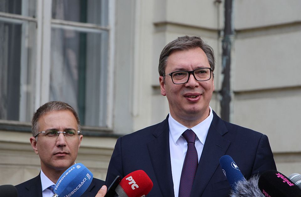 Odbori SNS glasaju o (ne)poverenju Stefanoviću i Lončaru