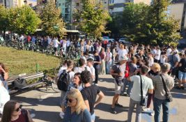 Profesori Jovine gimnazije održali jednočasovni štrajk upozorenja