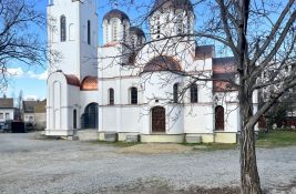 FOTO: Uređuje se prostor oko hrama na Grbavici