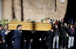FOTO, VIDEO: Siniša Mihajlović sahranjen u Rimu uz baklje i transparent 