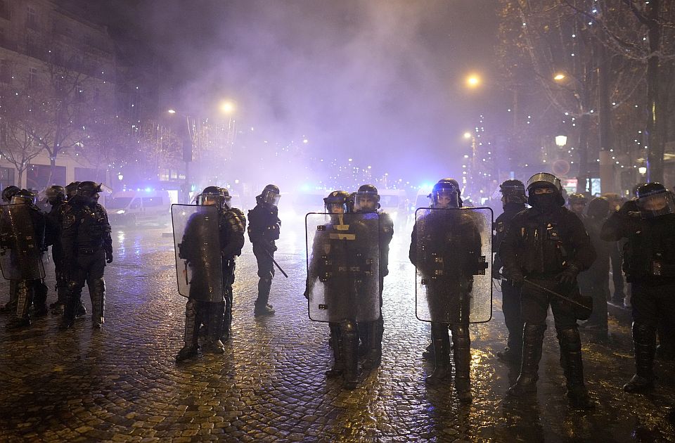 VIDEO: U Francuskoj neredi nakon poraza u finalu SP, uhapšeno više od 220 ljudi