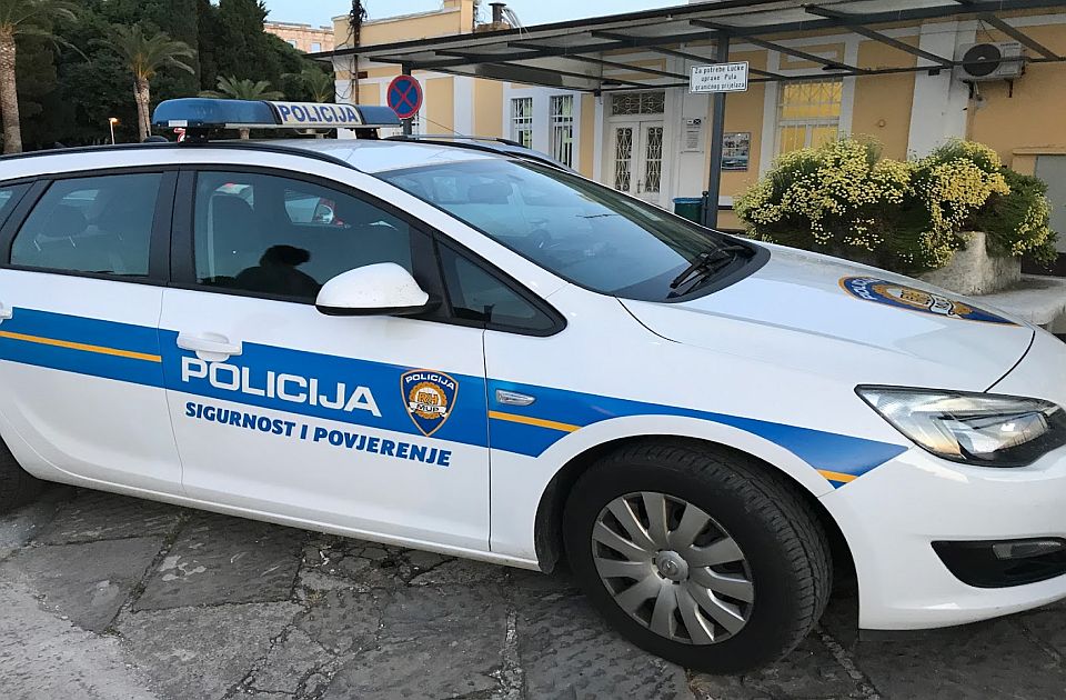 Četiri policajca u Splitu povređena prilikom intervencije u sedištu "torcide"