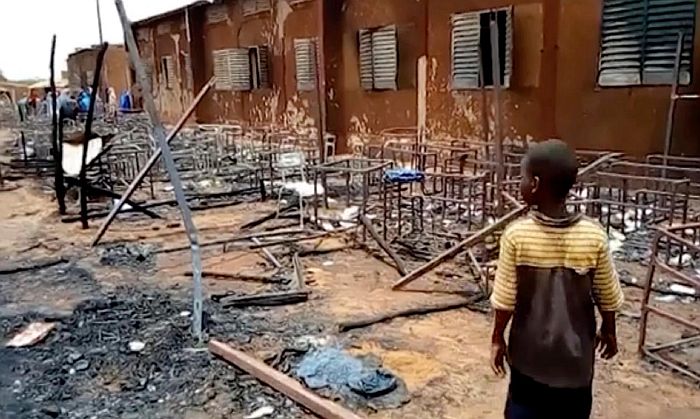 U požaru u osnovnoj školi u Nigeru poginulo 20 đaka