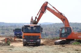 FOTO, VIDEO: Mašine pripremaju prostor za kovid bolnicu na Mišeluku, polaganje kamena temeljca u četvrtak