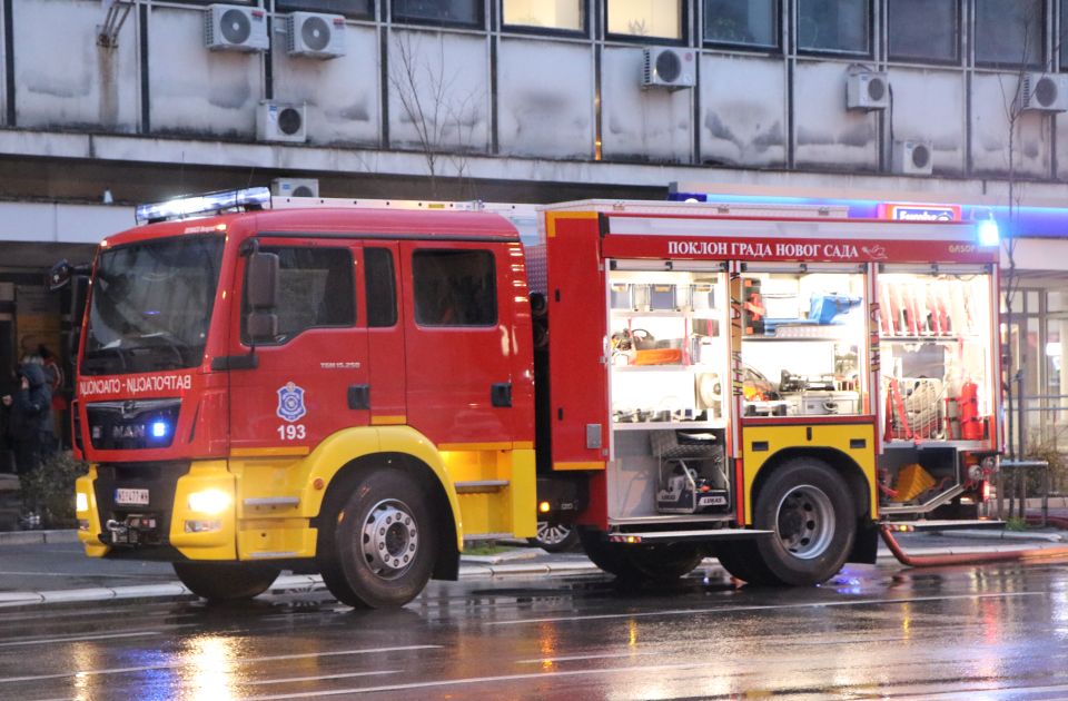 Požar u baraci na Vidovdanskom naselju, povređen muškarac