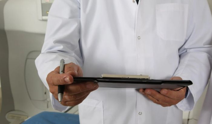 Doktor sa VMA i pukovnik Vojske u pismu javnosti: Neću da ćutim o epidemiji, broj pozitivnih testova umanjivan i do 15 puta