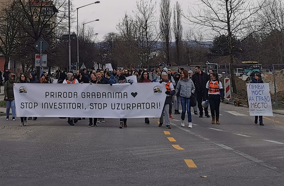 VIDEO Održan protest protiv novog mosta: "Autoput će biti ispred nosa građanima na Bulevaru Evrope"