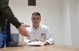 Direktor UKC Republike Srpske podneo ostavku nakon snimka sa kesama droge