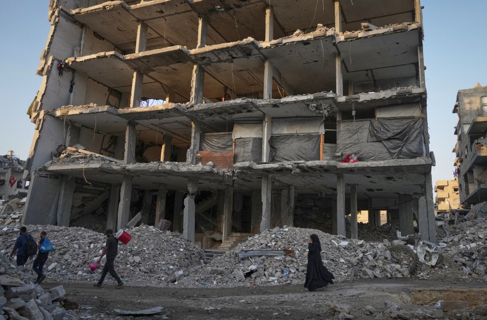 U izraelskim napadima na Pojas Gaze poginule 22 osobe, među njima i deca: Izrael kaže da je gađao Hamas