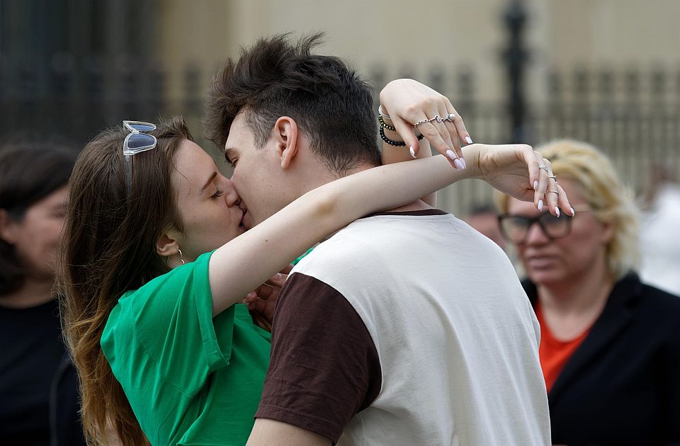 Naučnici: Ljubljenje nije počelo s ljudima, već s primatima