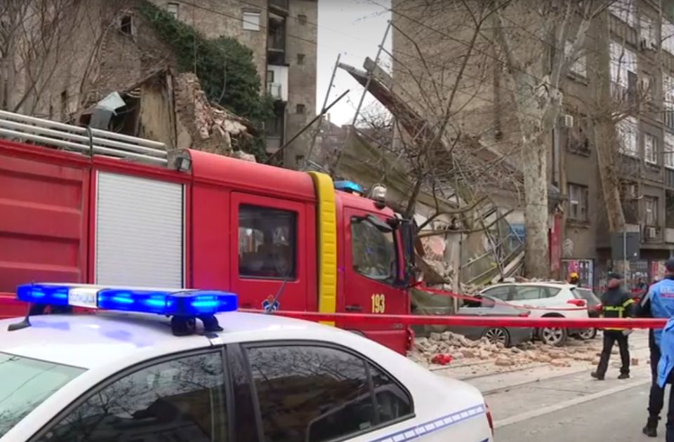 VIDEO: Urušila se kuća u centru Beograda, povređenih nema, ostećena četiri automobila