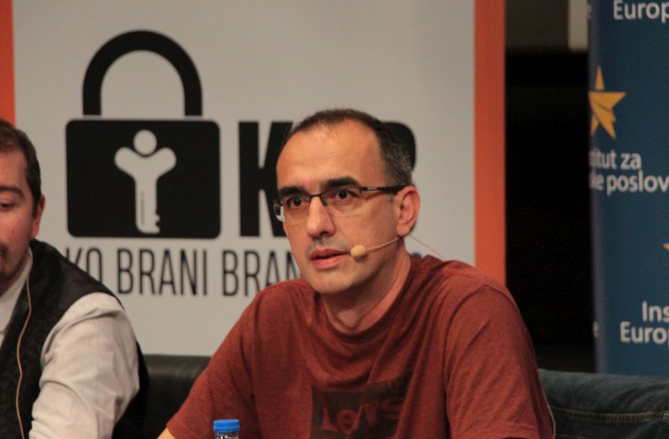 Dinko Gruhonjić meta napada zbog izjava o genocidu u Srebrenici i pražnjenju Republike Srpske