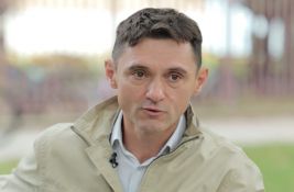Pančevo: Sud doneo odluku da se otpušteni direktror škole Vladimir Ristić odmah vrati na posao