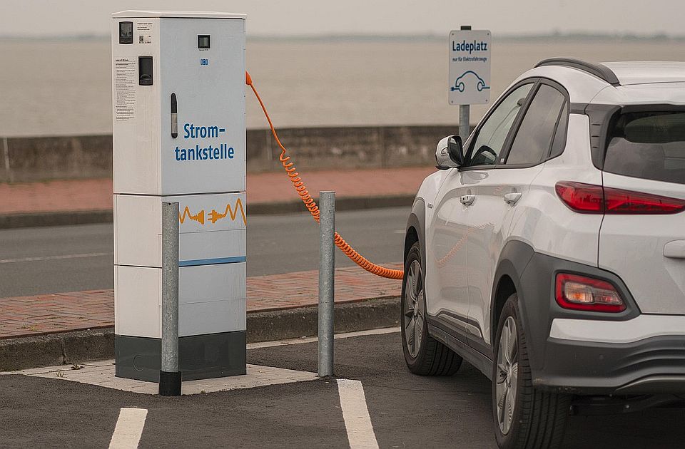 Električna vozila daleko od vozača u Srbiji