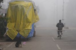 VIDEO: Gusta magla napravila haos na putevima u Indiji