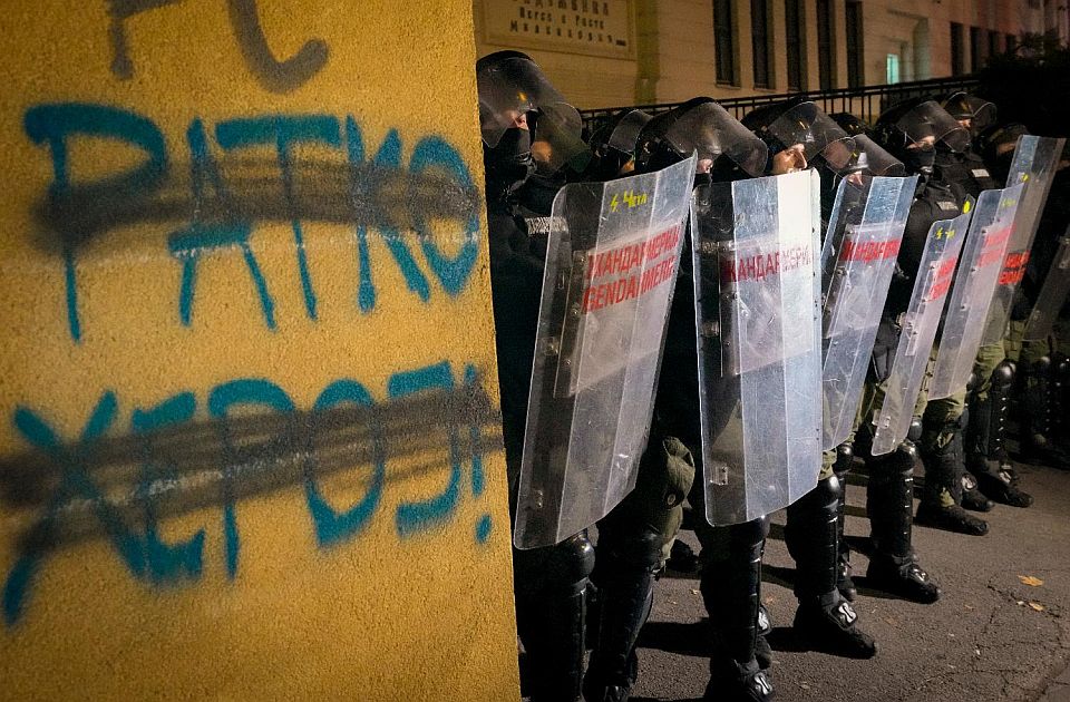 Podneta krivična prijava protiv Gašića i policajaca koji su u civilu napali žandarme na protestu