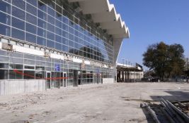 Na nadstrešnici Železničke stanice u Novom Sadu rađeno i 2018. godine - pre rekonstrukcije