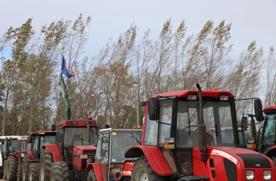 Poljoprivrednici: Prinosi prepolovljeni, cene minimalne, ako zakasne i subvencije slede protesti 
