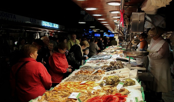 Skoro 700 ljudi zaraženo na pijaci morskih plodova na Tajlandu