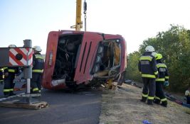 FOTO Teška nesreća u Mađarskoj: Poljski autobus sleteo sa auto-puta i prevrnuo se, najmanje 12 mrtvih