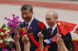 VIDEO: Putin u Kini dočekan svečanom topovskom paljbom 