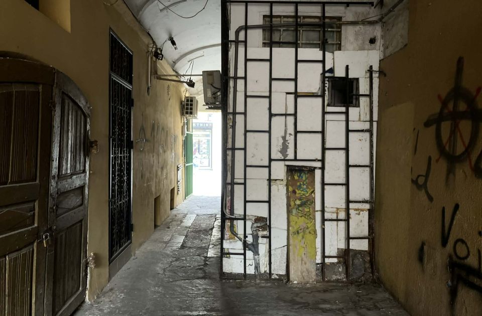 FOTO Stanari Dunavske najavljuju tužbu protiv grada zbog narušavanja zaštićenih pasaža