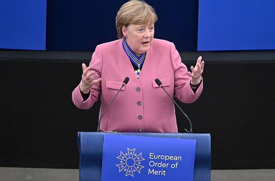 Angela Merkel i Mario Dragi mogući pregovarači EU sa Putinom 