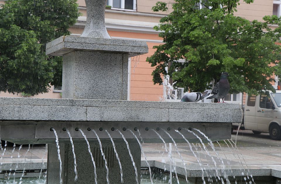 Novi Sad traži firme za uklanjanje žvaka sa ulica i čišćenje fontana, koliko će koštati - ne zna se