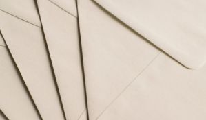 Policija traži misterioznog dobrotvora koji ostavlja koverte pune novca na ulici