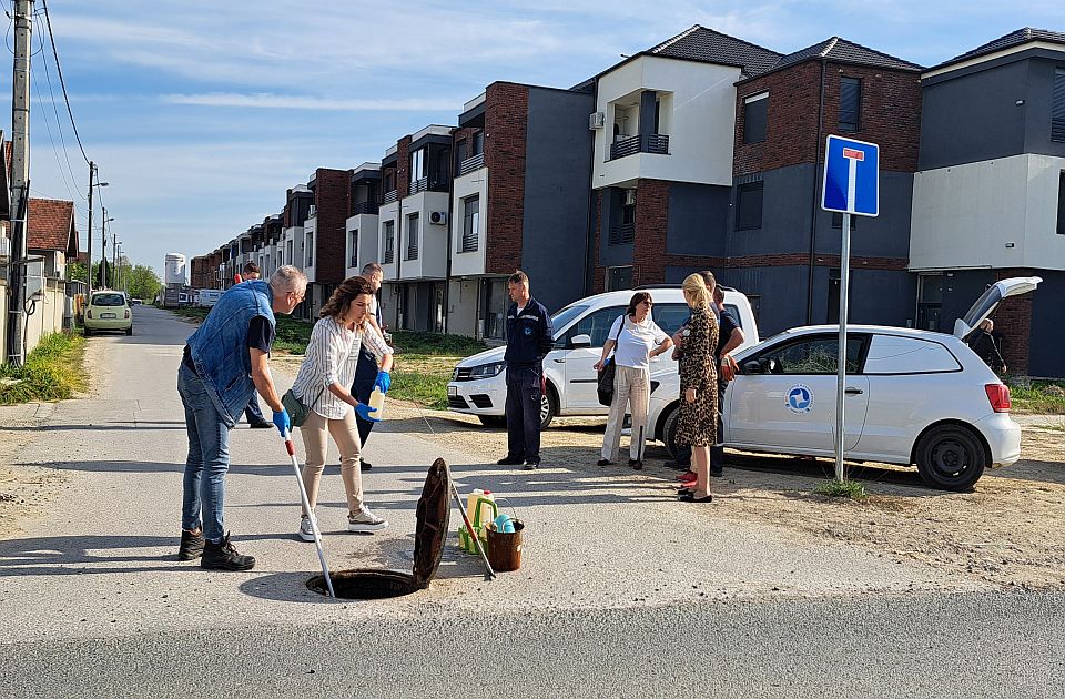 FOTO, VIDEO 021.rs u Veterniku: Oseća se smrad, građani ne znaju šta se dešava