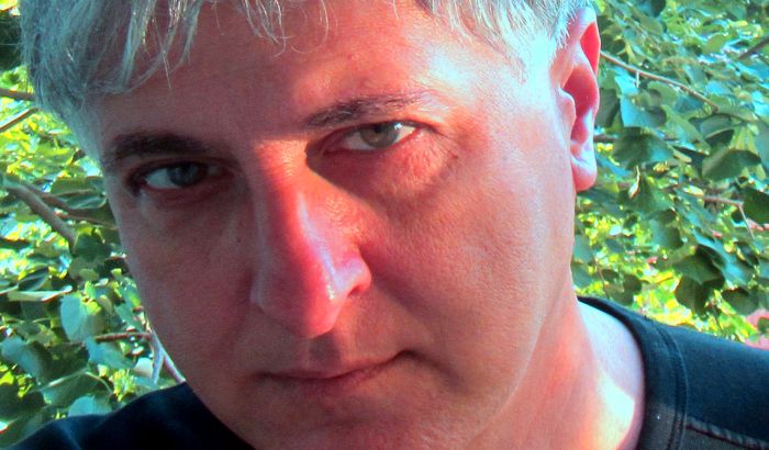 INTERVJU Aleksandar Zograf: Desnica je danas perfidna, kontroliše tokove novca, izbegava krupne reči INTERVJU Aleksandar Zograf: Desnica je danas perfidna, kontroliše tokove novca, izbegava krupne reči