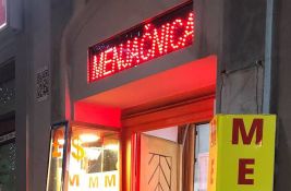 Novosađanin uz pretnju replikom pištolja pokušao da opljačka menjačnicu: Radnica mu pružila otpor, on pobegao 