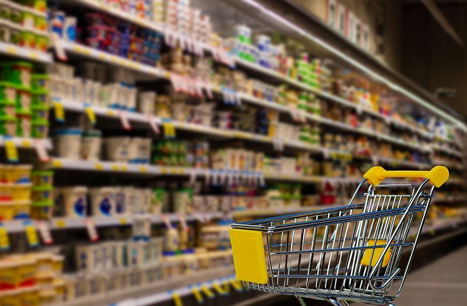 Prosečna plata samo na momenat uspela da pokrije prosečnu potrošačku korpu - koja je ponižavajuća