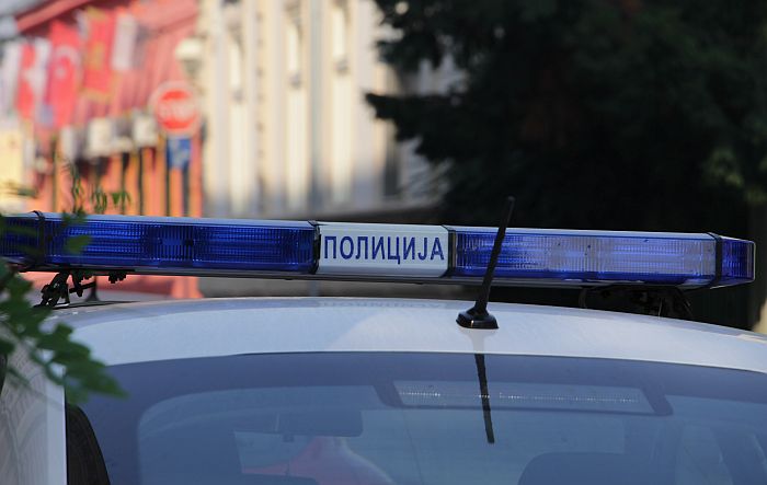"Audijem" bežali od novosadske policije, sleteli s puta, pa pokušali da se reše heroina
